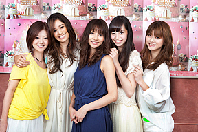 左から能世あんな、Kelly、香里奈、中条あやみ、えれな (C) TOKYO GIRLS COLLECTION in NAGOYA 2012