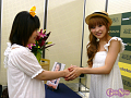 モーニング娘。高橋愛　ファンと握手