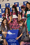 前列左から板野友美・高橋みなみ、後列左から島田晴香・森杏奈・横山由依・菊川怜