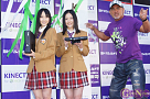 左から 松井玲奈・松井珠理奈・武藤敬司選手