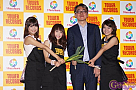 左からKaede・Nao☆・タワーレコード嶺脇社長・Megu
