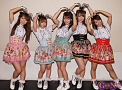 me-me(ミーム) 左から 桜ここみ・成瀬心美・めぐり・神咲詩織・Maika