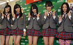 NMB48 左から上西恵・渡辺美優紀・山本彩・福本愛菜・小谷里歩