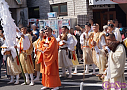しながわ宿場まつりで交通安全祈願をする山伏たち