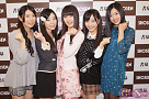 Dorothy Little Happy　左からRUUNA・KANA・MARI・MIMORI・KOUMI