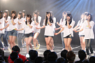 東日本大震災復興支援特別公演～誰かのためにプロジェクト2013～より (C) AKS