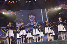 『「思い出せる君たちへ」～AKB48全グループ公演～』初日より (C) AKS