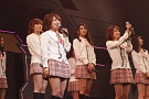 『「思い出せる君たちへ」～AKB48全グループ公演～』初日より (C) AKS