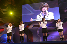 『「思い出せる君たちへ」～AKB48全グループ公演～』初日より (C) AKS