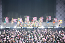 「AKB48スーパーフェスティバル～日産スタジアム。小（ち）っちぇっ! 小（ち）っちゃくないし!!～」より (C)AKS