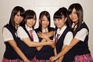 LinQ 左から桃咲まゆ・姫崎愛未・高木悠未・山木彩乃・坂井朝香