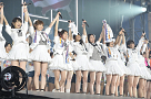 AKB48グループ東京ドームコンサート～するなよ？するなよ？卒業発表絶対するなよ？～」最終日公演より (C)AKS