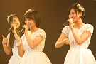 HKT48 手をつなぎながら公演 (C)AKS