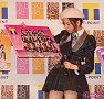 デザインにびっくりする島崎遥香(AKB48)