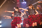 AKB48「ド～なる?!ド～する?!AKB48」公演の様子 (C)AKS
