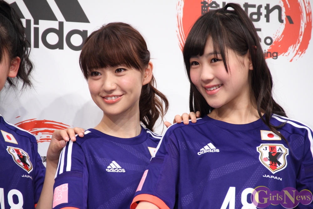 AKB48 大島優子・小嶋真子・西野未姫・岡田奈々がadidasサッカー日本 