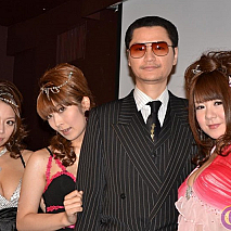 左から織田真子、暮野ソフィア、鼠先輩、美杉あすか