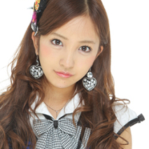板野友美 (C) イー・アクセス