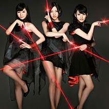 Perfume 「レーザービーム/微かなカオリ」(初回限定盤)ジャケ写 (C) 徳間ジャパン