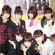 さくら学院 後列左から 中元すず香・武藤彩未・飯田來麗・杉崎寧々、前列左から 水野由結・菊地最愛・堀内まり菜