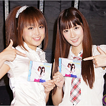 Ｗ∞アンナ　左から川村あんな・中川杏奈