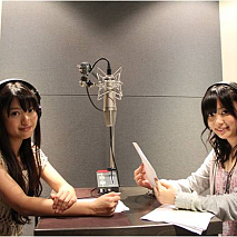 指原莉乃と北原里英「STAND UP TOGETHER」 (C)太田プロダクション / (C)2011CYBIRD