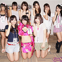 左上から藤崎麻美・春菜はな・藍川千佳・伊東さな・早瀬愛夢・麻友美、左下から立花あんな・森カノン・塩谷彩香