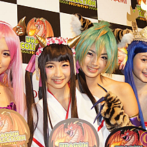 ミスマガジン2011 左から衛藤美彩・綾乃美花・秋月三佳・朝倉由舞