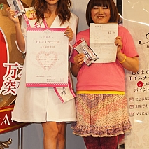 木下優樹菜(左)・森三中・黒沢かずこ(右)