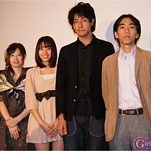 「イトーチューブ Short Movie Collection」記者会見 左から辻下直美監督・藤江れいな・弓削智久・橘康仁監督