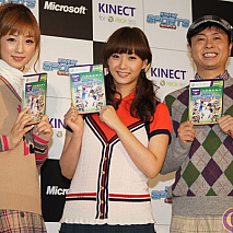 「Kinectスポーツ：シーズン2」発売記念イベント 左から小倉優子・藤本美貴・河本準一