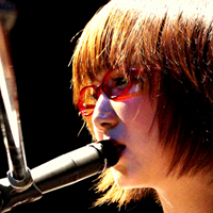 奥華子　（C) ポニーキャニオン