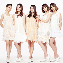 CHI-CHI 左から シャイン・アジ・スイ・セミ・ボルム (C) 徳間ジャパンコミュニケーションズ