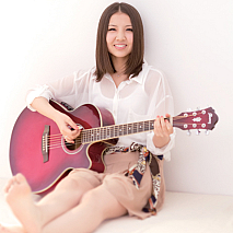 阿部真央 (C) PONY CANYON