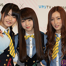 AKB48 左から横山由依・峯岸みなみ・梅田彩佳