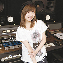 小野恵令奈 (C) ワーナーミュージック・ジャパン