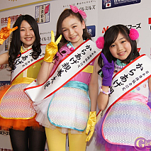 音楽・ダンスユニット「からっと☆」　左からありす・アリエル・みいあ