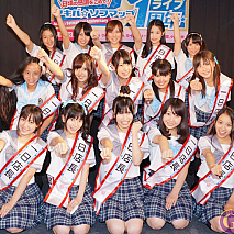 アキバ☆ソフマップ1号店の1日店長に就任したトーキョーチアチアパーティー