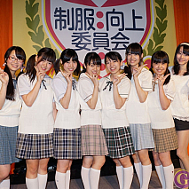 制服向上委員会 左から白石結菜・桜木まあや・森朱里・清水花梨・小川杏奈・香取優花・鈴木蘭・橋本美香