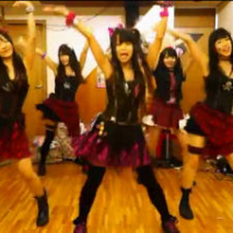 アリス十番の背後に女性の髪の毛が出現している瞬間のスクリーンショット