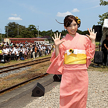 岩佐美咲 (C) 徳間ジャパンコミュニケーションズ