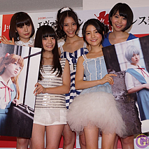 9nine 左から佐武宇綺・村田寛奈・吉井香奈恵・川島海荷・西脇彩華