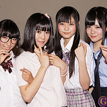 ほわいと☆milk 左から月宮かれん・結城める・黒瀬サラ・佐藤七彩