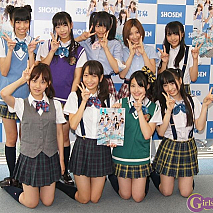 Cheeky Parade（後列左から溝呂木世蘭・島﨑莉乃・小鷹狩百花・鈴木真梨耶・永井日菜、前列左から関根優那・渡辺亜紗美・山本真凜・鈴木友梨耶）