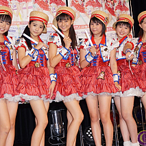 スマイレージ 左から勝田里奈・田村芽実・和田彩花・福田花音・竹内朱莉・中西香菜