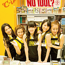 ℃-ute×タワレココラボポスター (C) TOWER RECORDS