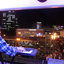 『奥華子BEST --My Letters-』発売記念特別企画街頭ライブ