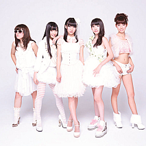 IRF 左からプー・ルイ、鈴木友梨那、庄司芽生、日比美思、橘ゆりか