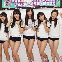 左から東海林藍・新原里彩・守永七彩・港乃碧・小佐野遥