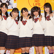 制服向上委員会 左から齋藤優里彩・清水花梨・小川杏奈・森朱里・香取優花